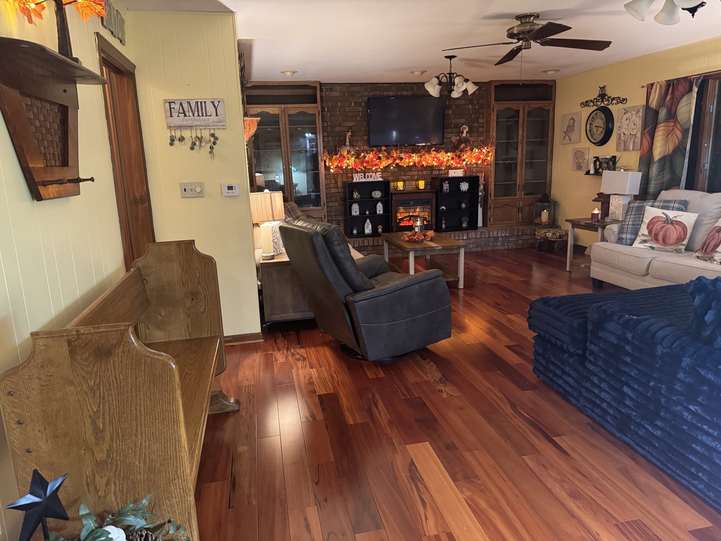 21 Colonial Drive Clinton, IL 61727 - Photo 11 of 40 a living room with furniture and a flat screen tv