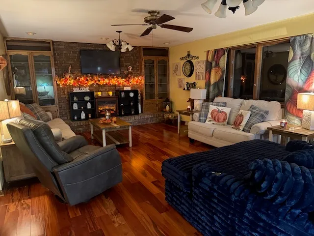 $239,900 | 21 Colonial Drive, Clinton, IL 61727