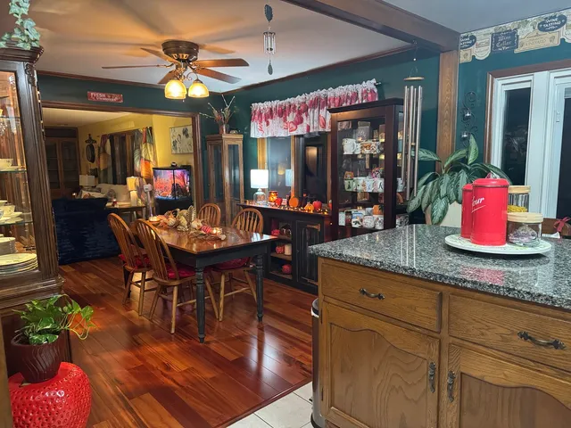 $239,900 | 21 Colonial Drive, Clinton, IL 61727