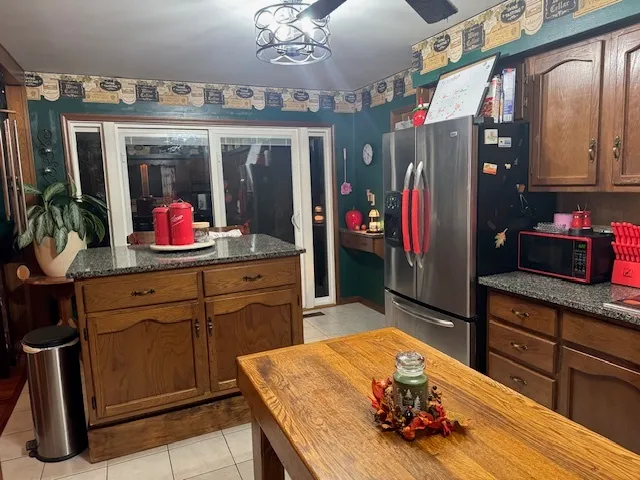 $239,900 | 21 Colonial Drive, Clinton, IL 61727