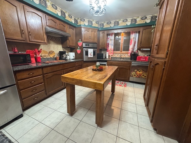 21 Colonial Drive Clinton, IL 61727 - Photo 22 of 40 a kitchen with stainless steel appliances granite countertop a sink stove and cabinets