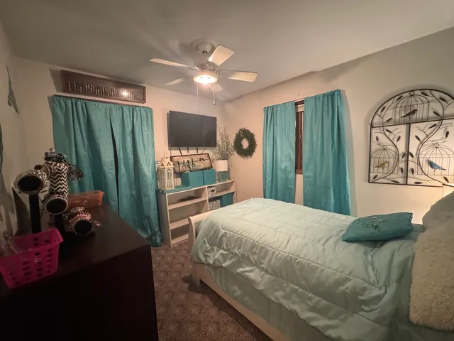 $239,900 | 21 Colonial Drive, Clinton, IL 61727