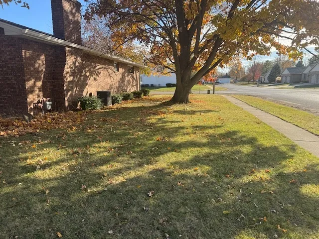 $239,900 | 21 Colonial Drive, Clinton, IL 61727