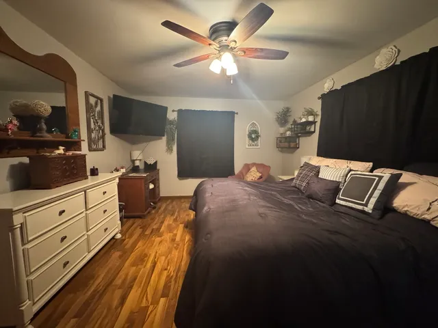 $239,900 | 21 Colonial Drive, Clinton, IL 61727