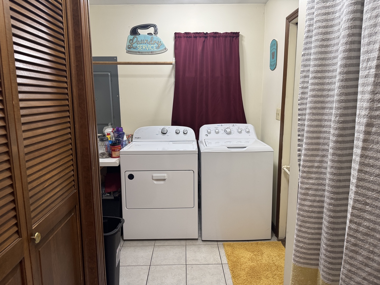 21 Colonial Drive Clinton, IL 61727 - Photo 37 of 40 a utility room with dryer and washer