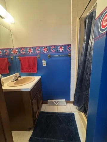 $239,900 | 21 Colonial Drive, Clinton, IL 61727