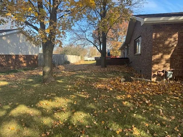 $239,900 | 21 Colonial Drive, Clinton, IL 61727