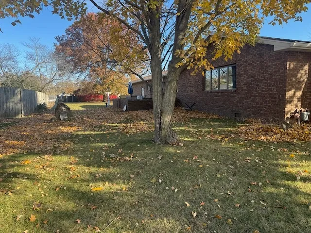 $239,900 | 21 Colonial Drive, Clinton, IL 61727