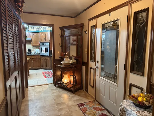 $239,900 | 21 Colonial Drive, Clinton, IL 61727