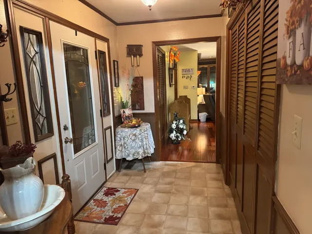 $239,900 | 21 Colonial Drive, Clinton, IL 61727