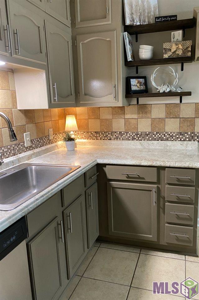 8724 Aubin Road Denham Springs, LA 70726 - Photo 4 of 12 kitchen