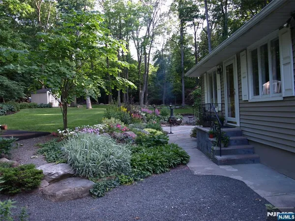 $729,000 | 40 Pawnee Avenue, Oakland, NJ 07436