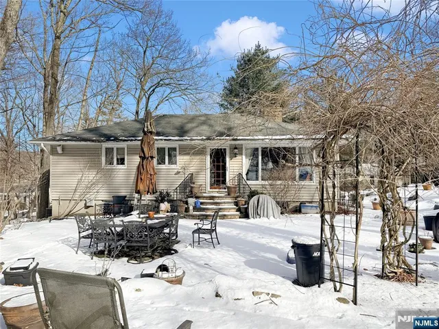 $750,000 | 40 Pawnee Avenue, Oakland, NJ 07436