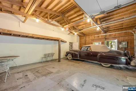 a view of a garage