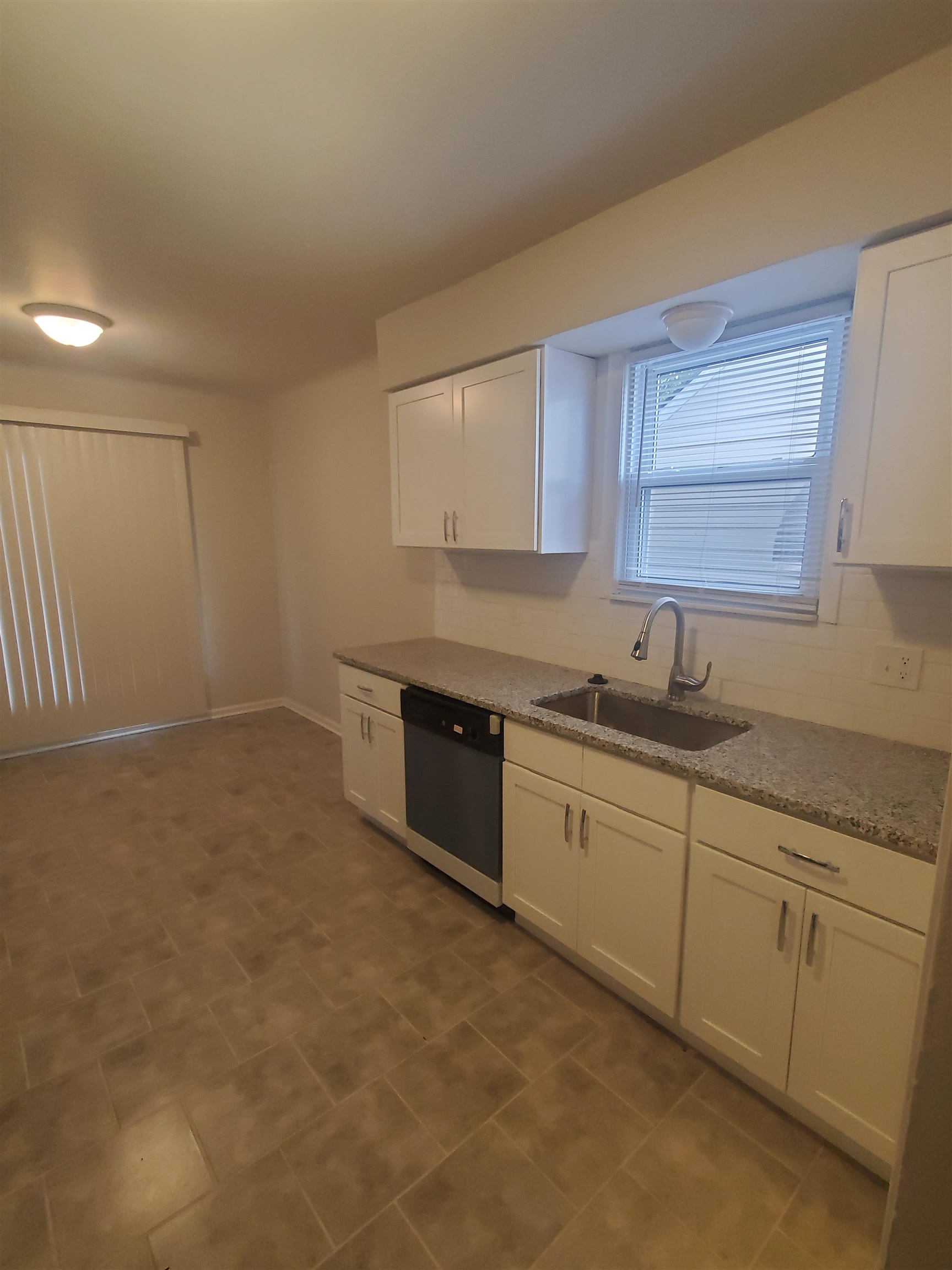 15687 Ash Avenue Eastpointe, MI 48021 - Photo 7 of 23