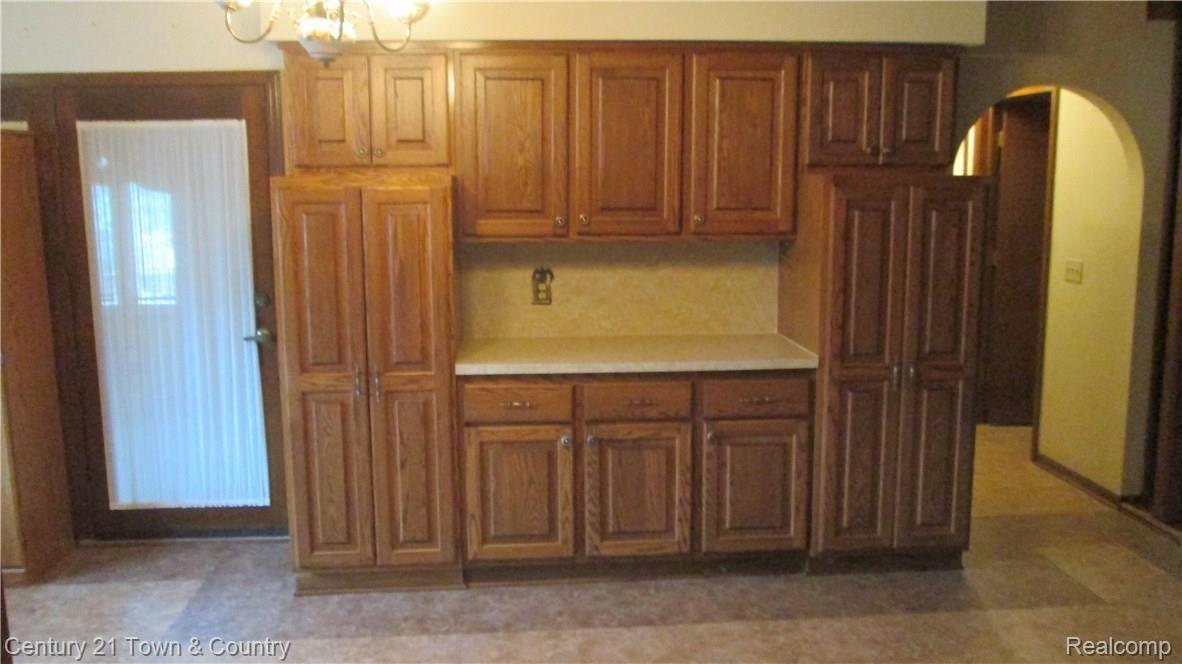 2325 Norton Road Rochester, MI 48307 - Photo 11 of 39 IMG_1687.JPG
