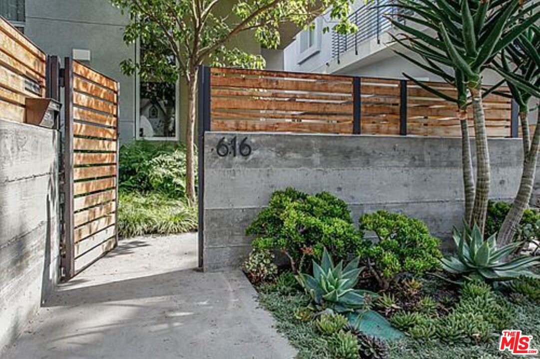 616 Westmount Drive West Hollywood, CA 90069 - Photo 4 of 28