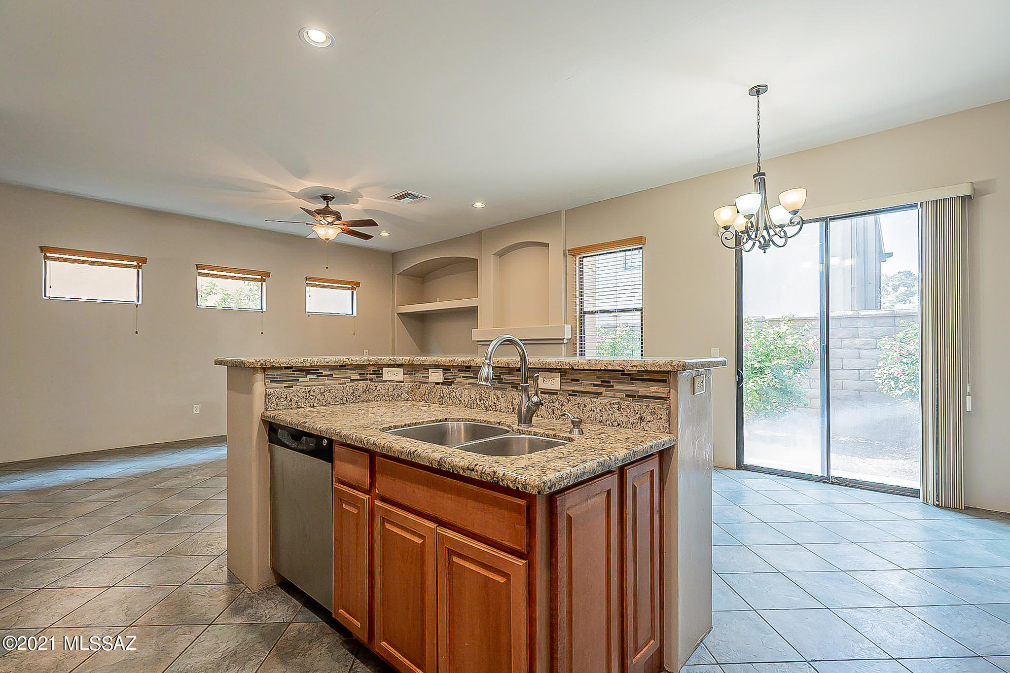 155 East Castlefield Circle Tucson, AZ 85704 - Photo 12 of 46