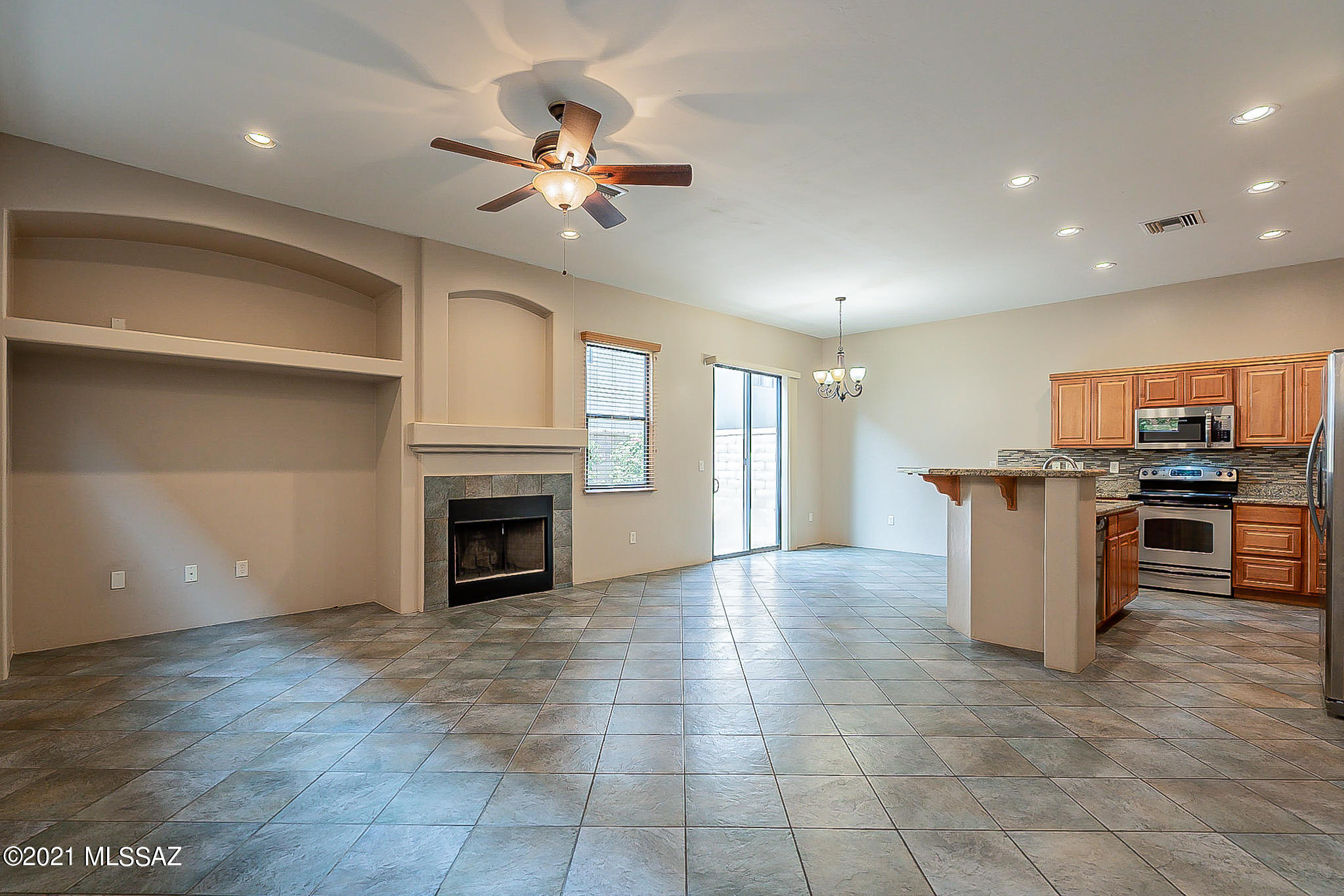 155 East Castlefield Circle Tucson, AZ 85704 - Photo 5 of 46