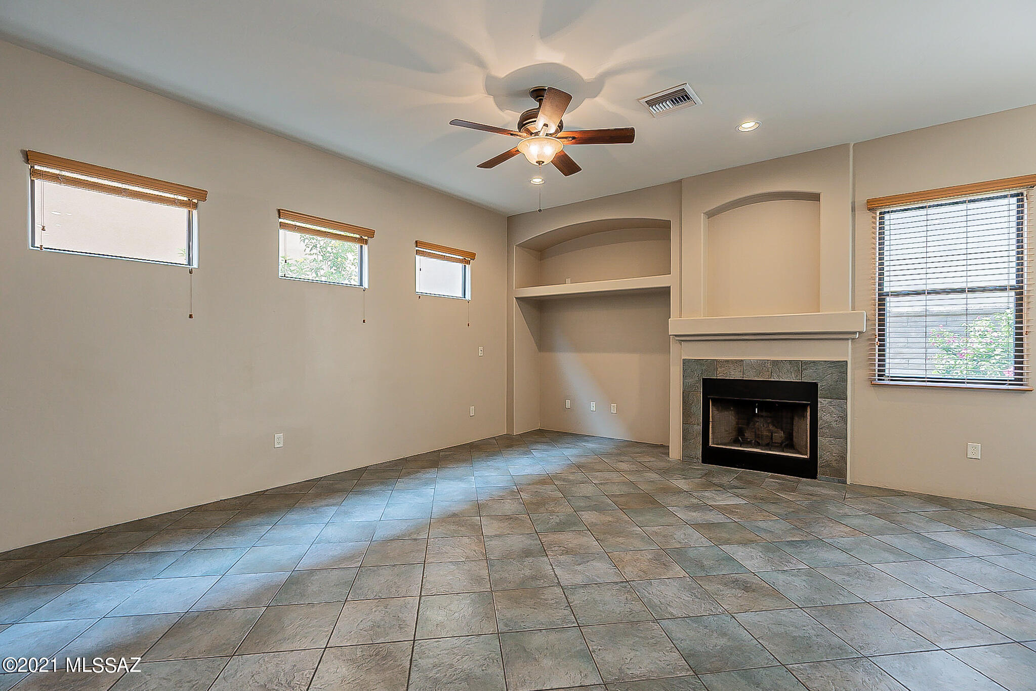 155 East Castlefield Circle Tucson, AZ 85704 - Photo 6 of 46