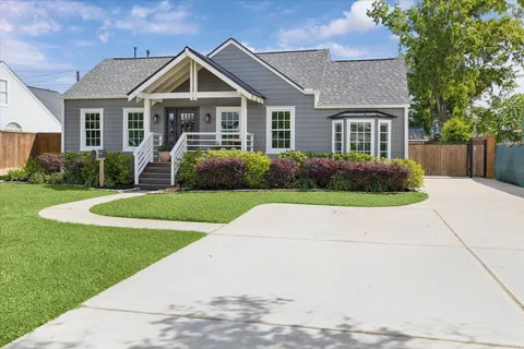 $995,000 | 729 Sue Barnett Drive, Houston, TX 77018
