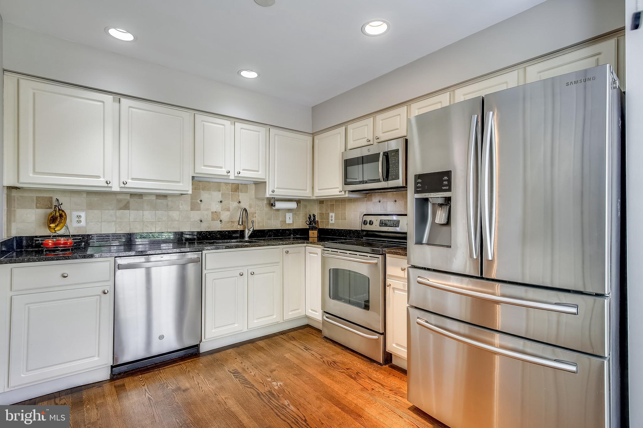 7401 Ridge Oak Court Springfield, VA 22153 - Photo 4 of 29 Kitchen - Large Refrigerator