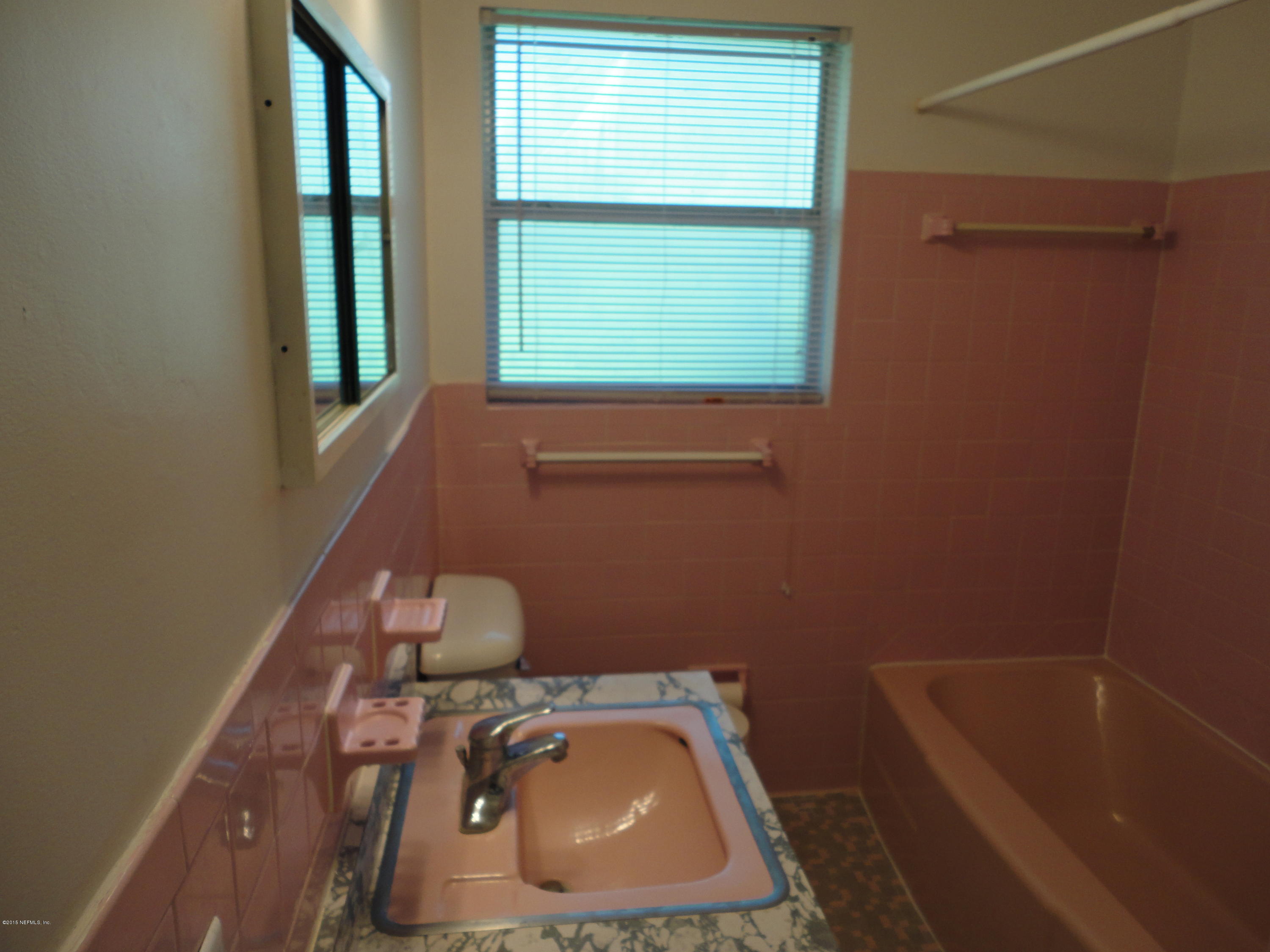 776 Acapulco Road Jacksonville, FL 32216 - Photo 15 of 22 hallway bathroom