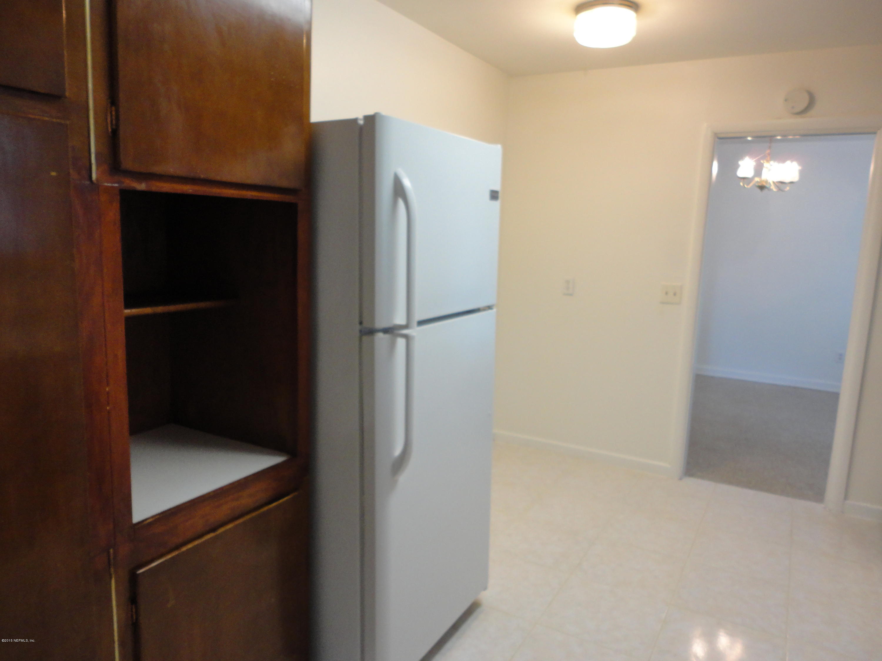 776 Acapulco Road Jacksonville, FL 32216 - Photo 6 of 22 Kitchen