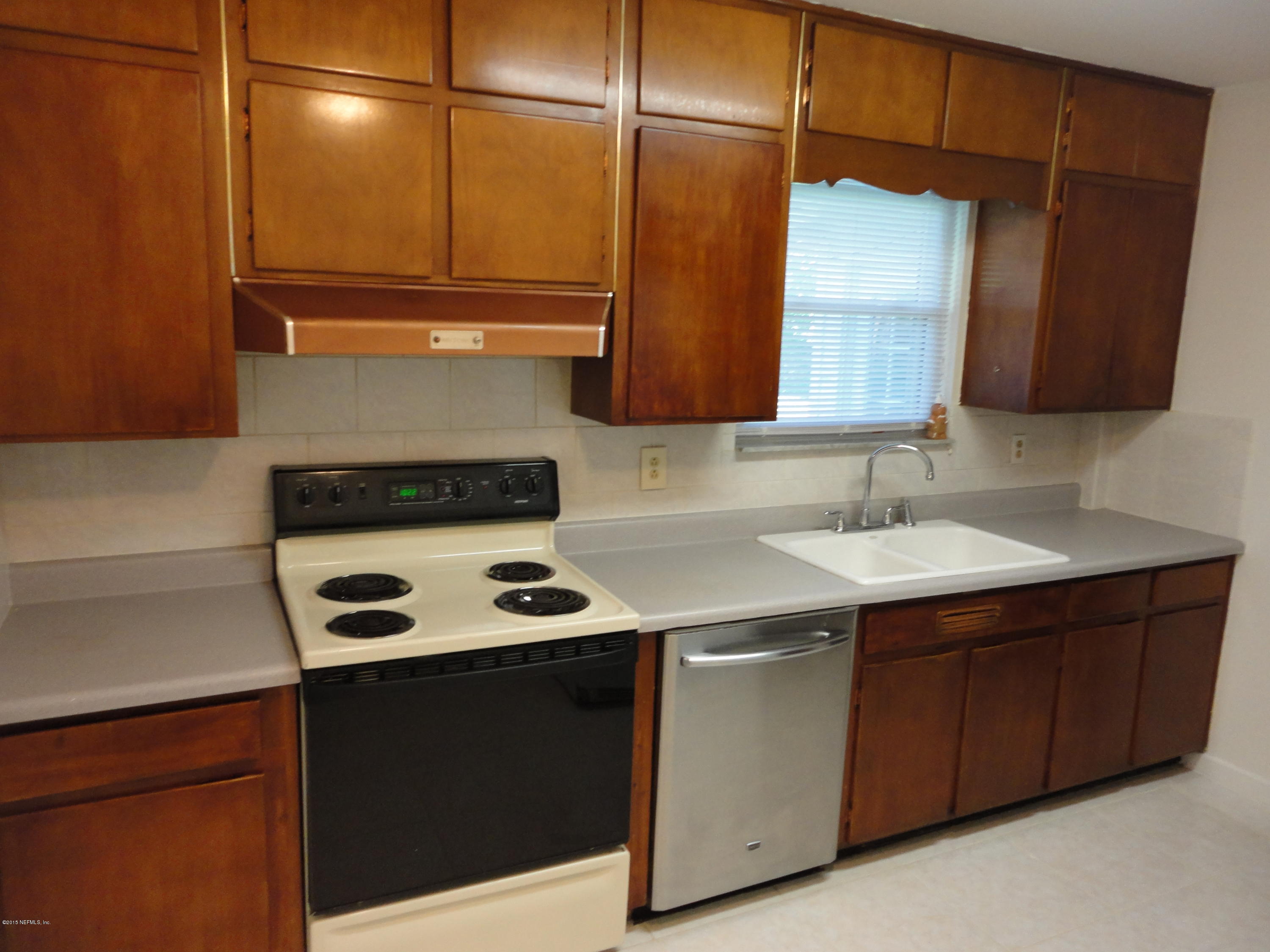 776 Acapulco Road Jacksonville, FL 32216 - Photo 7 of 22 Kitchen