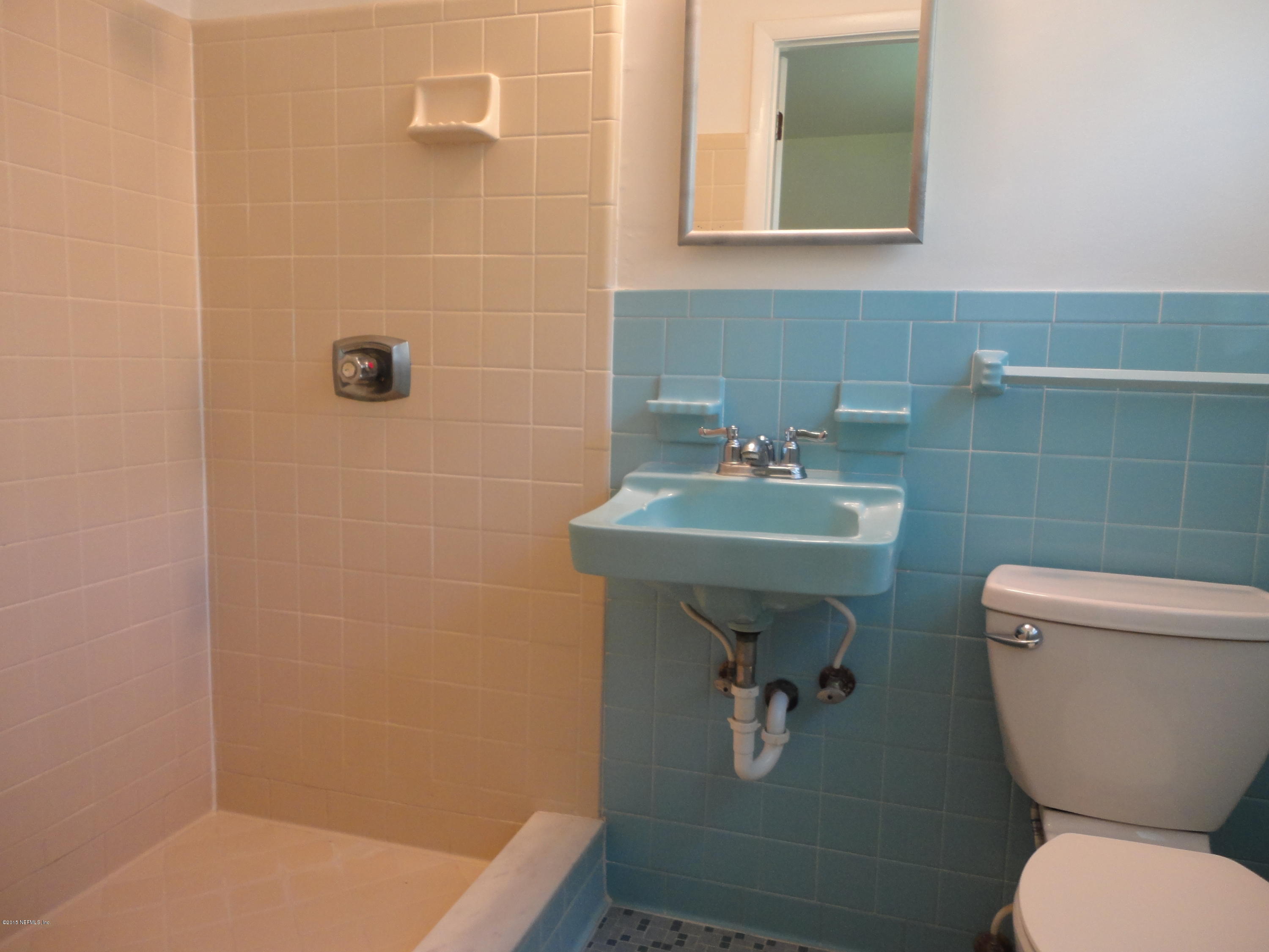 776 Acapulco Road Jacksonville, FL 32216 - Photo 10 of 22 Master Bathroom