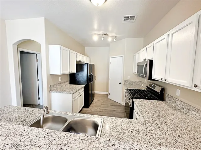 $2,025 | 5990 Jagged Cut Street, Unit 103, Henderson, NV 89011