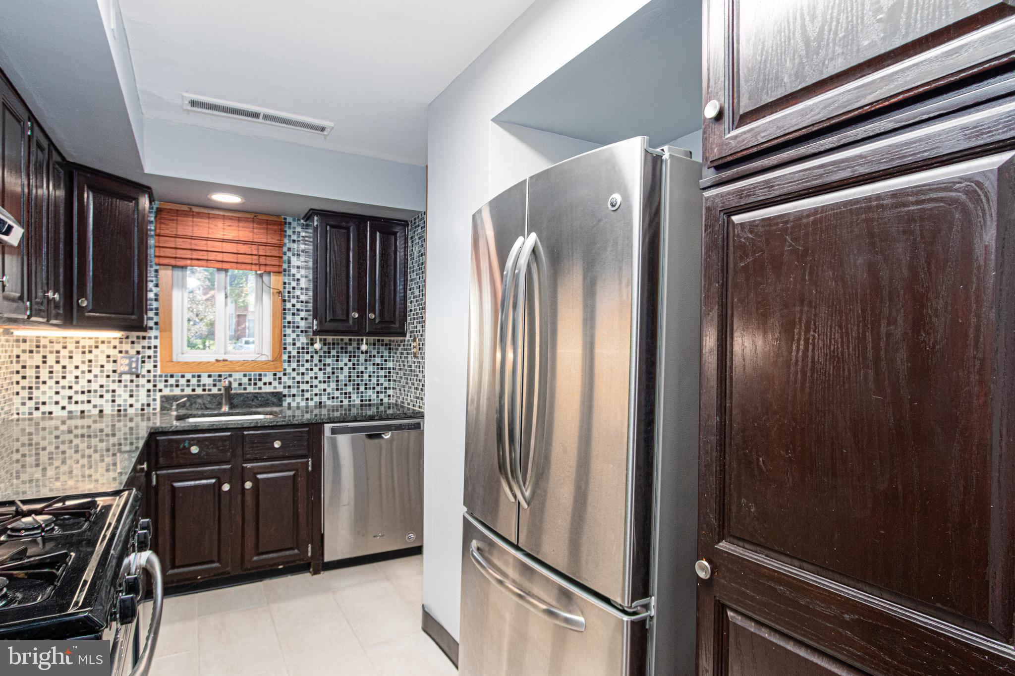 1963 Greenberry Road Baltimore, MD 21209 - Photo 14 of 47 Gallery Image 14
