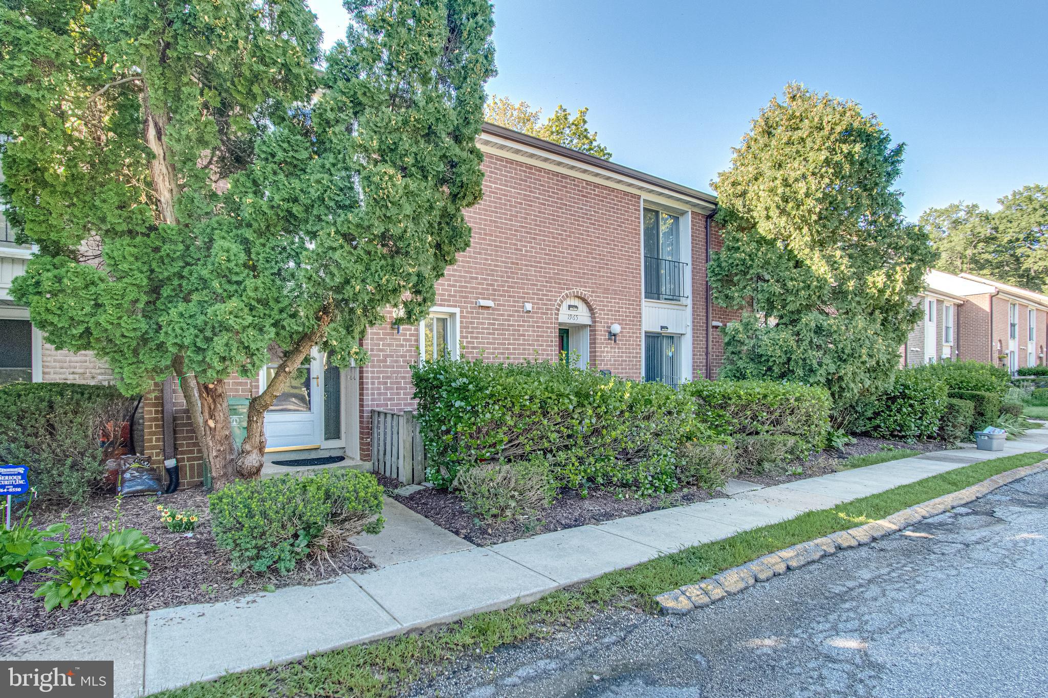 1963 Greenberry Road Baltimore, MD 21209 - Photo 3 of 47 Gallery Image 3