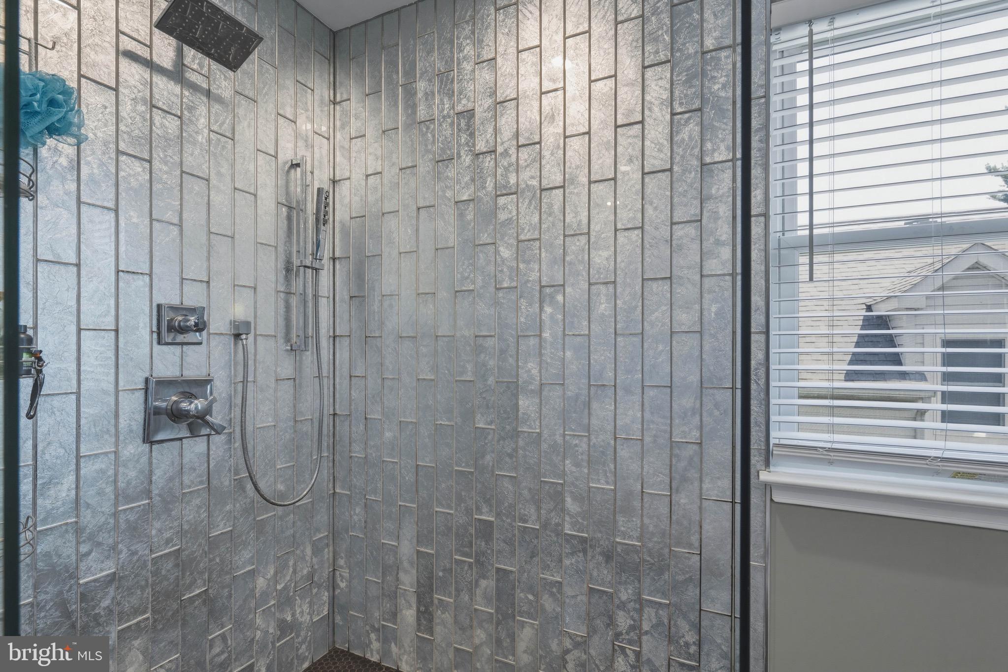 13494 Proctor Road Philadelphia, PA 19116 - Photo 32 of 59 Main bathroom shower enclosure