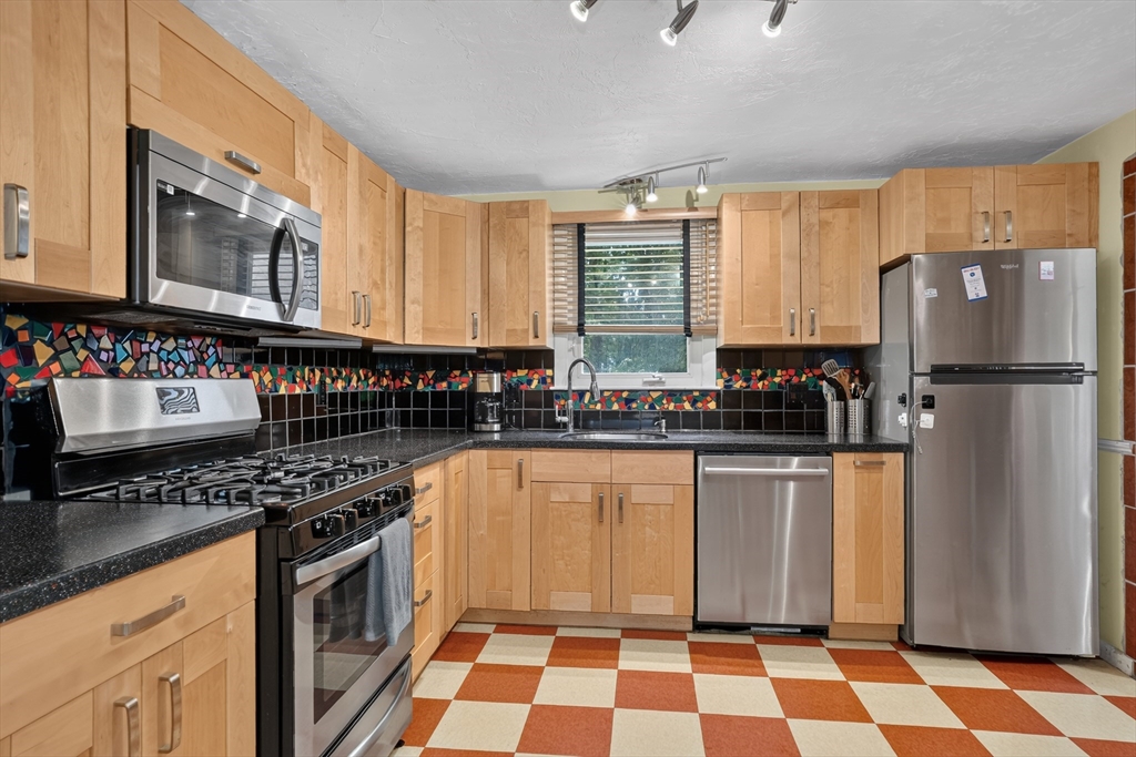 23 Laurel Drive Hudson, MA 01749 - Photo 9 of 29