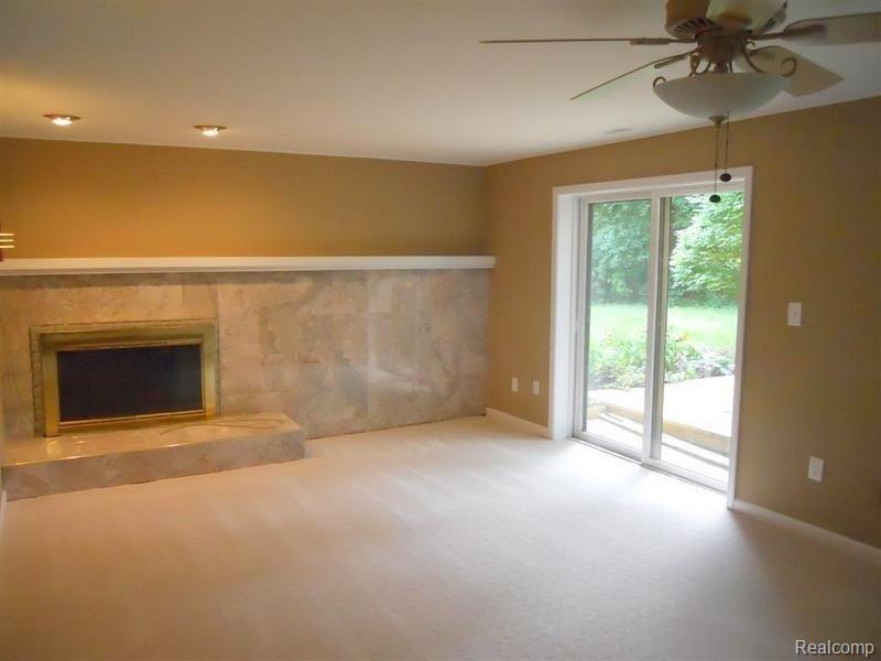 7212 Stonebrook Road West Bloomfield, MI 48322 - Photo 4 of 20 Stonebrook 019.jpg
