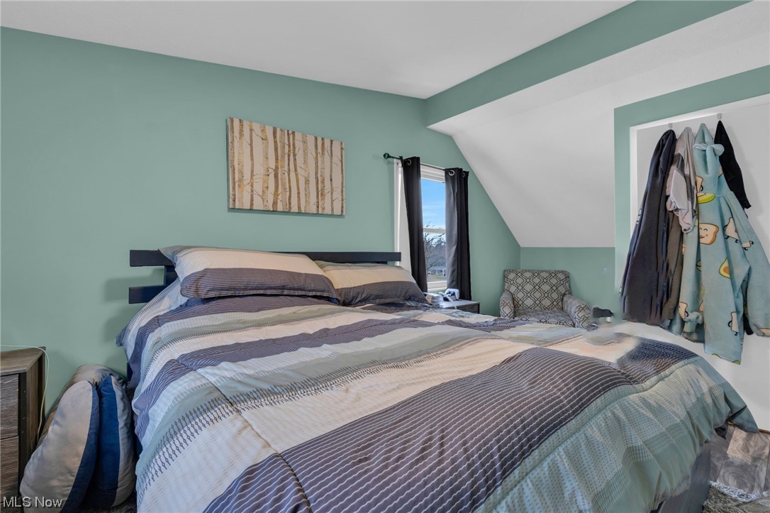 349 Muth Road Mansfield, OH 44903 - Photo 14 of 24 Bedroom with lofted ceiling
