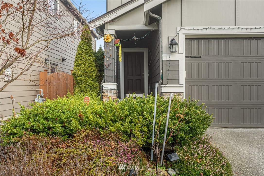 3627 202nd Pl S East Bothell, WA 98012 - Photo 2 of 38 front view of a house