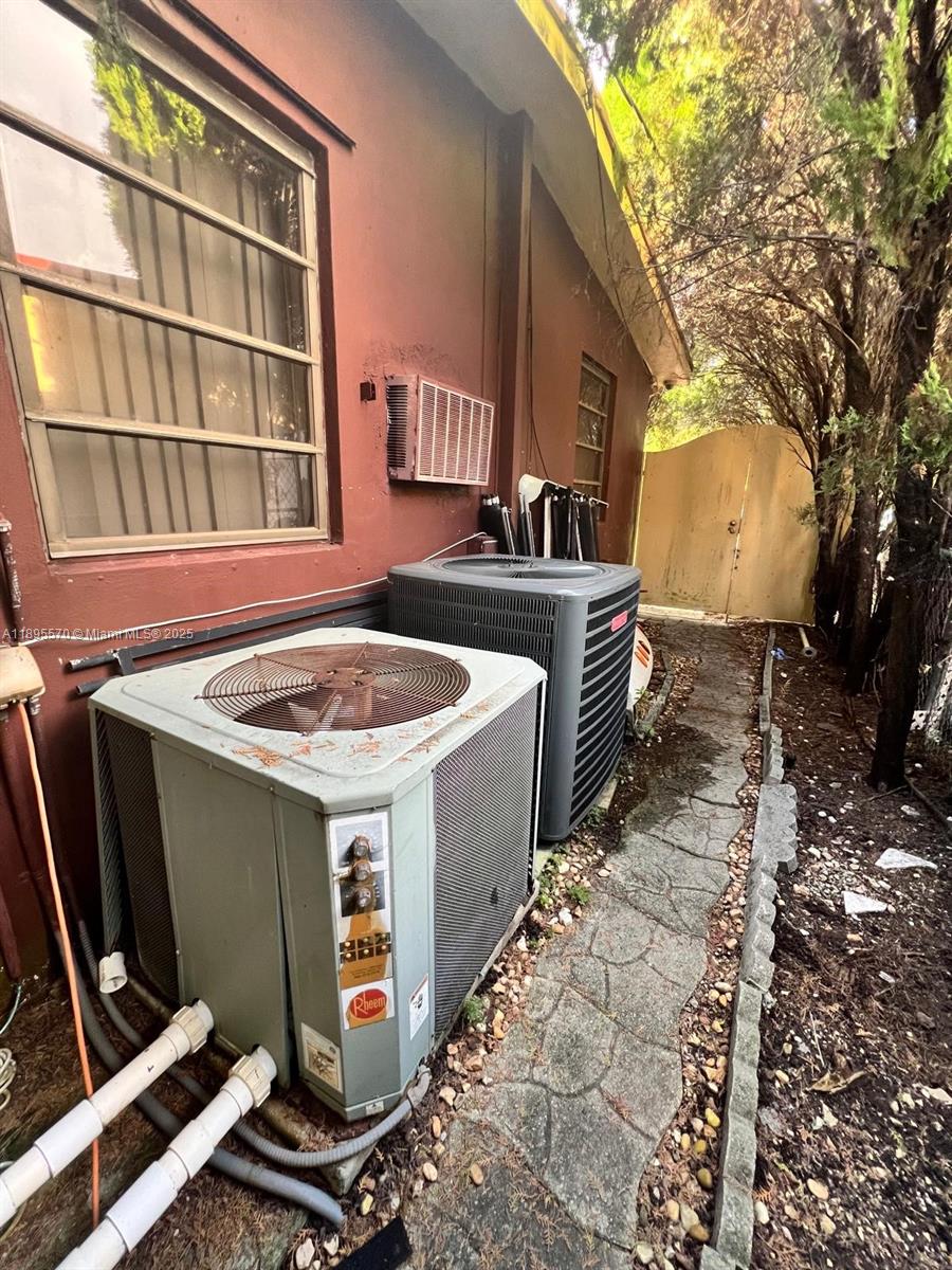 11000 Southwest 43rd Lane Miami, FL 33165 - Photo 15 of 18