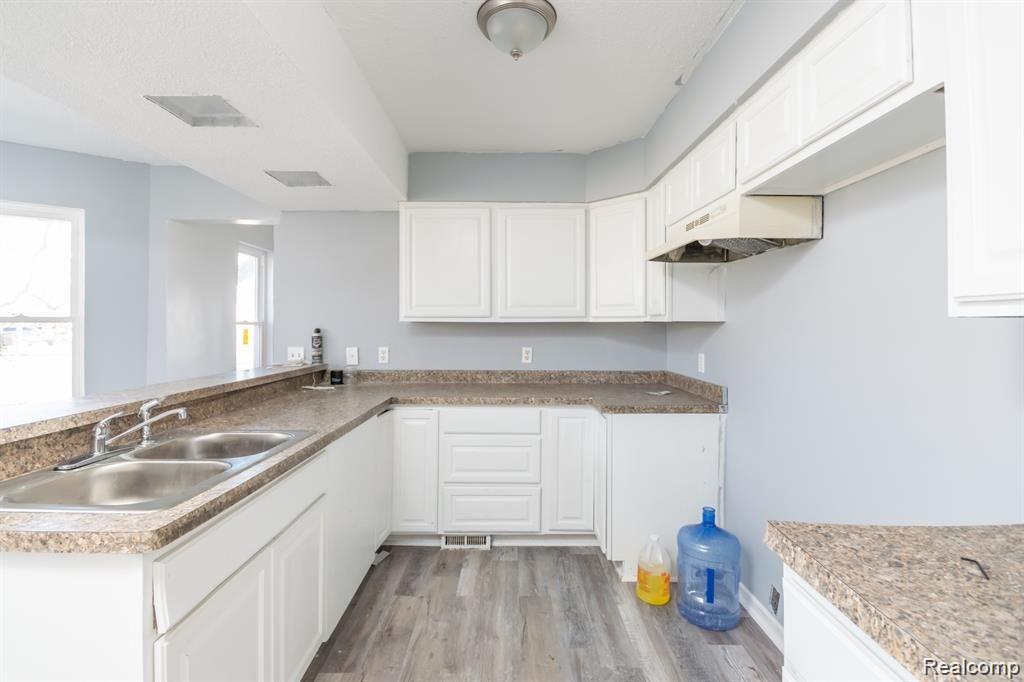 1601 Center Road Flint, MI 48506 - Photo 4 of 25