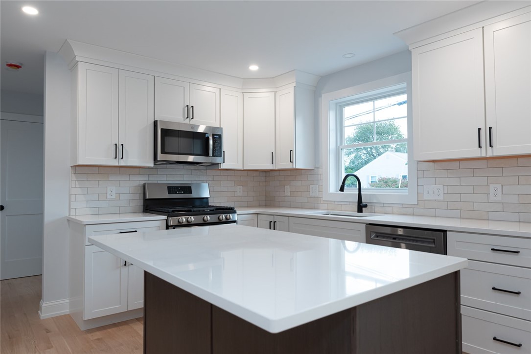 49 Recess Lane Warwick, RI 02889 - Photo 5 of 26