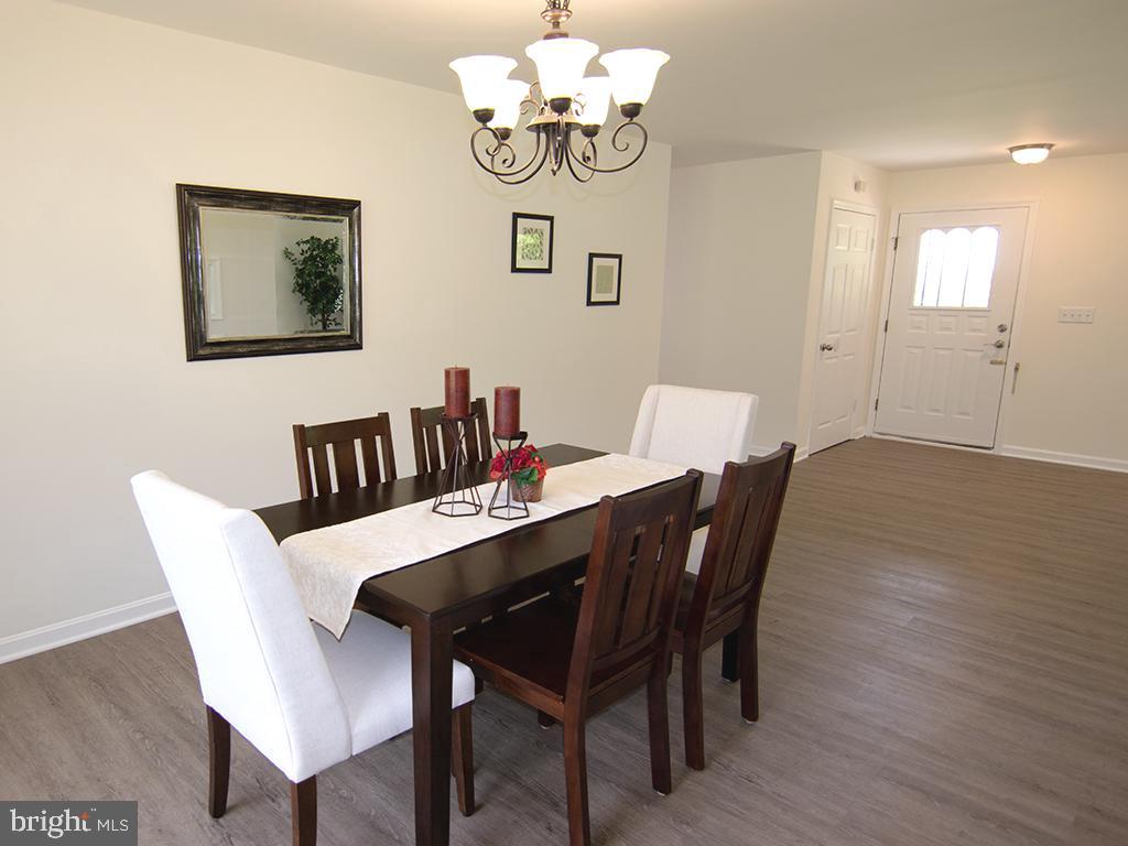 2939 Fry Road Jefferson, MD 21755 - Photo 14 of 31 Ample formal dining space