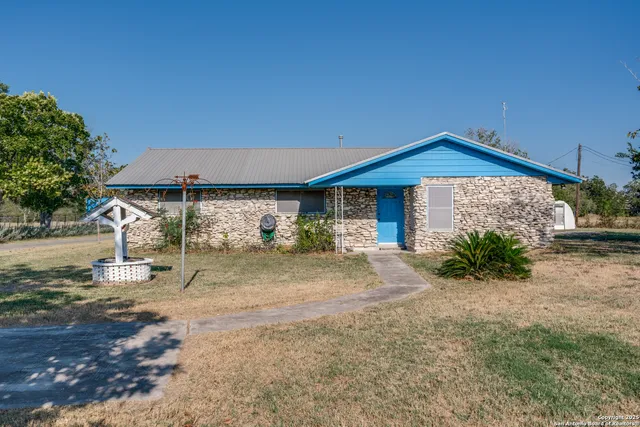 $2,595 | 406 Sea Willow Drive, Marion, TX 78124