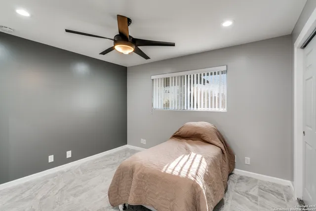 $2,595 | 406 Sea Willow Drive, Marion, TX 78124