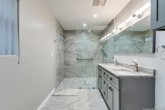 $2,595 | 406 Sea Willow Drive, Marion, TX 78124