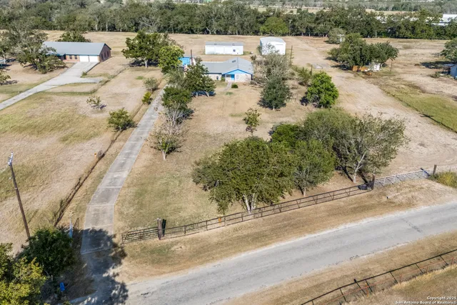 $2,595 | 406 Sea Willow Drive, Marion, TX 78124