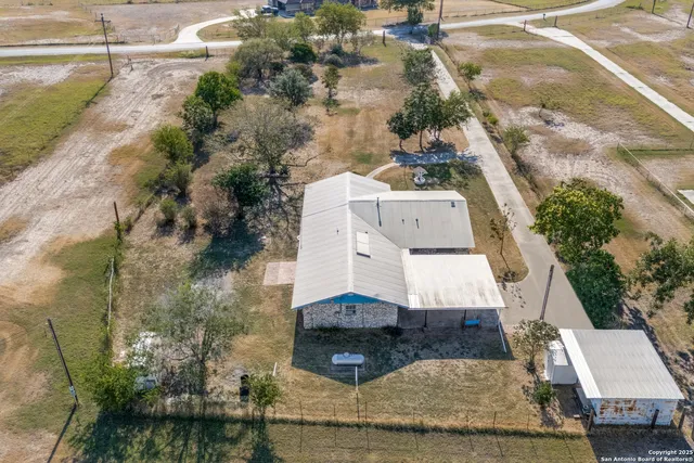 $2,595 | 406 Sea Willow Drive, Marion, TX 78124