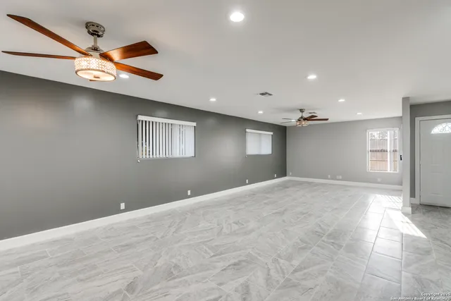 $2,595 | 406 Sea Willow Drive, Marion, TX 78124