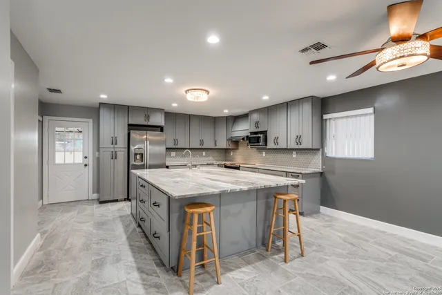 $2,595 | 406 Sea Willow Drive, Marion, TX 78124