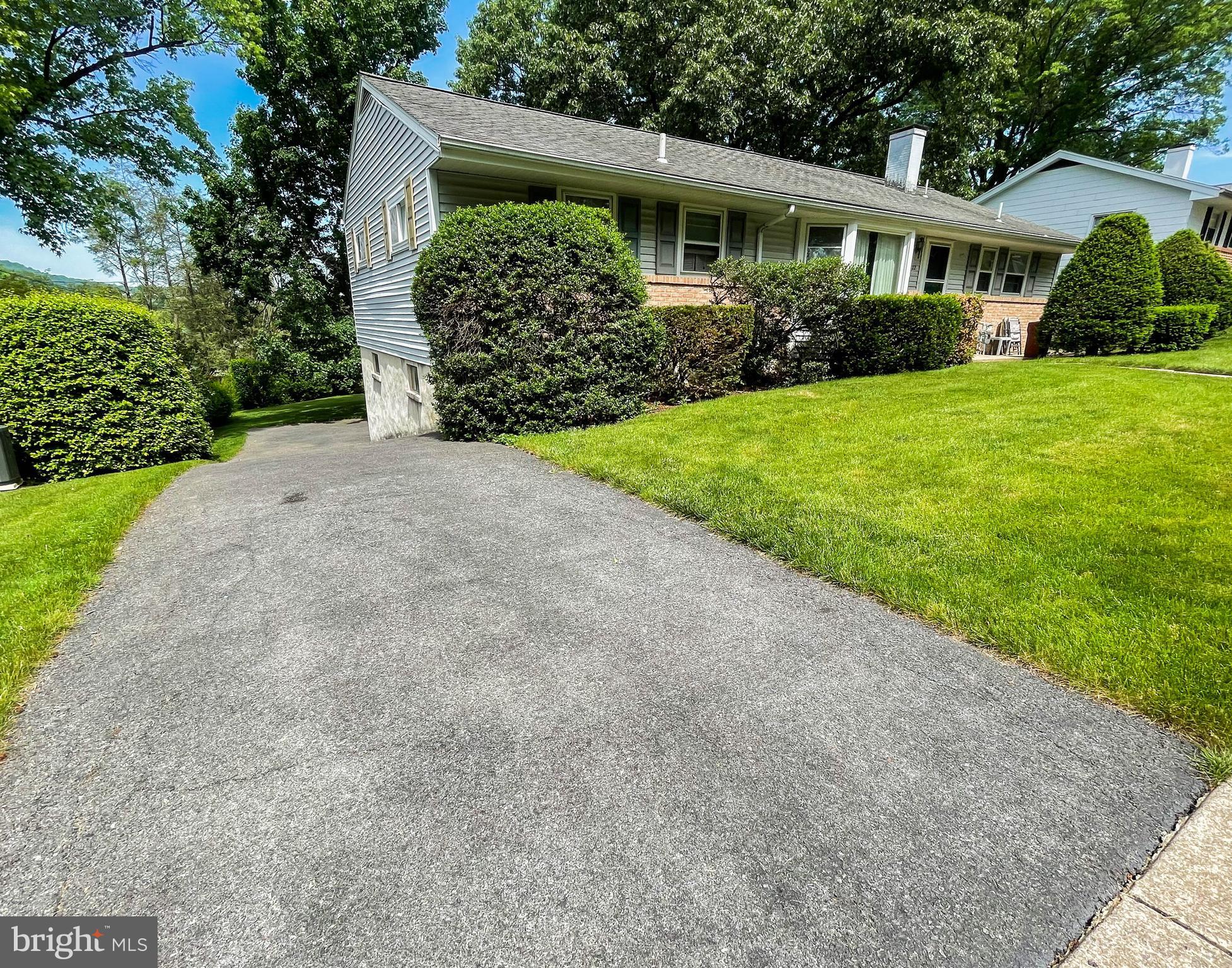 322 South Miller Street Reading, PA 19607 - Photo 3 of 26